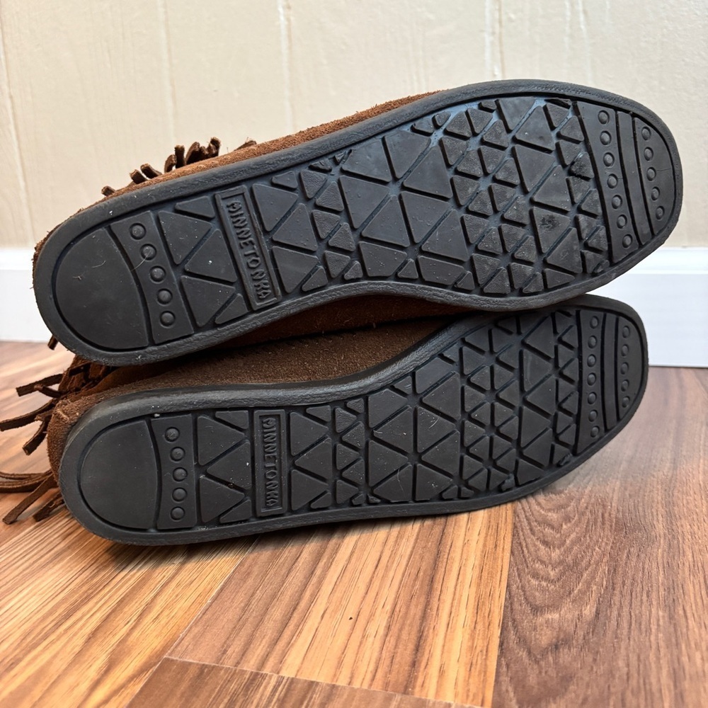 Minnetonka Moccasins 293 High Top Fringe Boot in Dusty Brown Suede - Picture 8 of 10